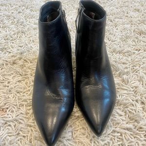 New Sam Edelman Kitten heel, women’s leather boot. Ankle booties with low heel!